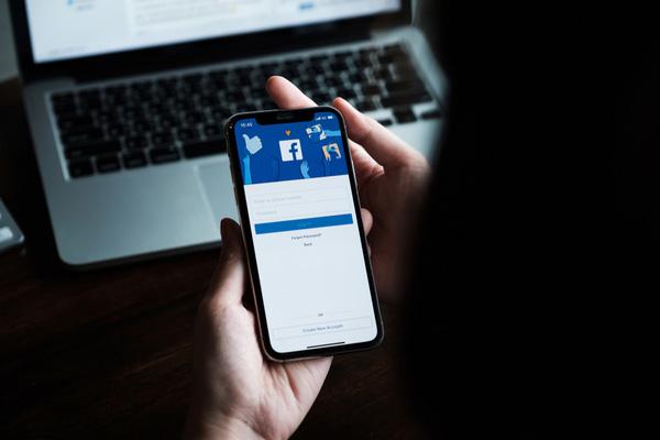 How to View Someone’s Facebook Messages Without Knowing Their Password